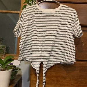 Tie in the front, striped cropped shirt